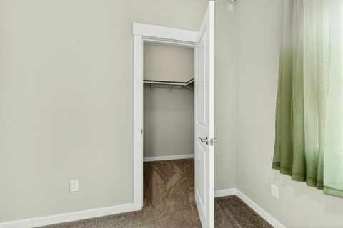 Tiny photo for 1723 Luxor Lane, Medford, OR 97504 (MLS # 220219939)