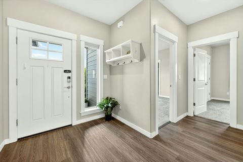 Tiny photo for 1723 Luxor Lane, Medford, OR 97504 (MLS # 220219939)