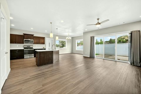 Tiny photo for 1723 Luxor Lane, Medford, OR 97504 (MLS # 220219939)