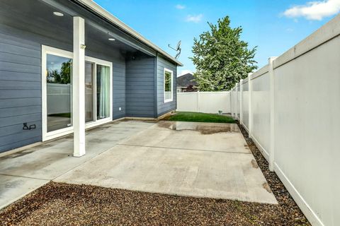 Tiny photo for 1723 Luxor Lane, Medford, OR 97504 (MLS # 220219939)