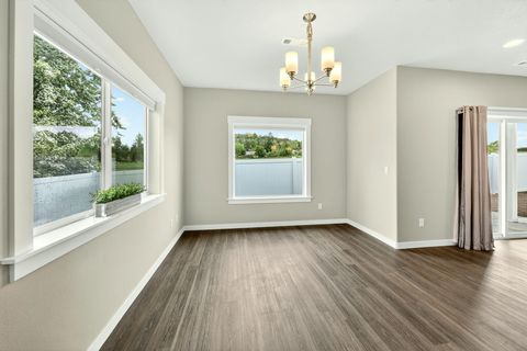 Tiny photo for 1723 Luxor Lane, Medford, OR 97504 (MLS # 220219939)