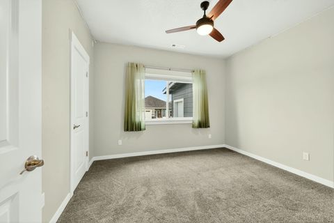 Tiny photo for 1723 Luxor Lane, Medford, OR 97504 (MLS # 220219939)