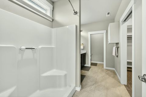 Tiny photo for 1723 Luxor Lane, Medford, OR 97504 (MLS # 220219939)