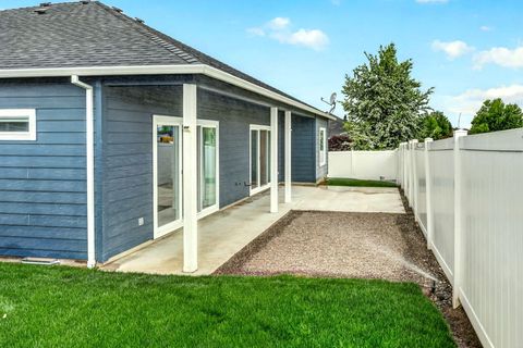 Tiny photo for 1723 Luxor Lane, Medford, OR 97504 (MLS # 220219939)