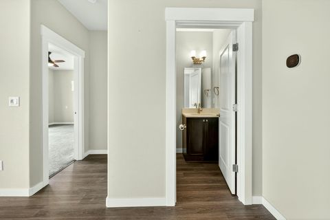 Tiny photo for 1723 Luxor Lane, Medford, OR 97504 (MLS # 220219939)