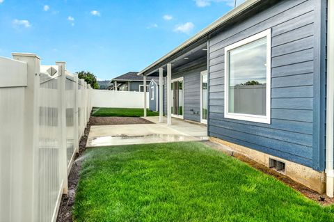 Tiny photo for 1723 Luxor Lane, Medford, OR 97504 (MLS # 220219939)