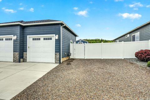 Tiny photo for 1723 Luxor Lane, Medford, OR 97504 (MLS # 220219939)