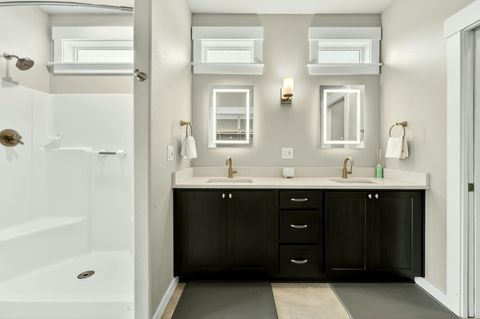 Tiny photo for 1723 Luxor Lane, Medford, OR 97504 (MLS # 220219939)