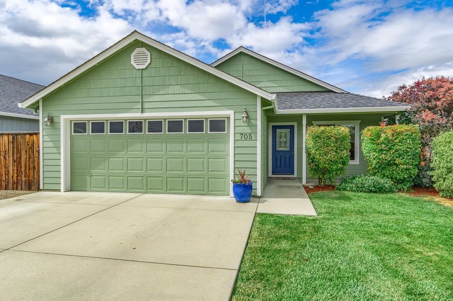 Very well maintained one owner 3 bedroom, 2 bath single level home.  Freshly painted inside and out, newly installed engineered hardwood thru out the spacious living room, kitchen, hallways and master bedroom!  Kitchen offers  ample counter space including all new stainless Samsung appliances.  Ceilings are vaulted in the living room, kitchen, & master bedroom giving this  home a spacious feel and allows for lots of natural light.  Kitchen leads out to a covered patio and a back yard that has new sod and is trimmed out w/ bark mulch.   Garage is finished with ample space on the side yard for a small trailer or boat.  This home will not disappoint and is ready for the new owner!