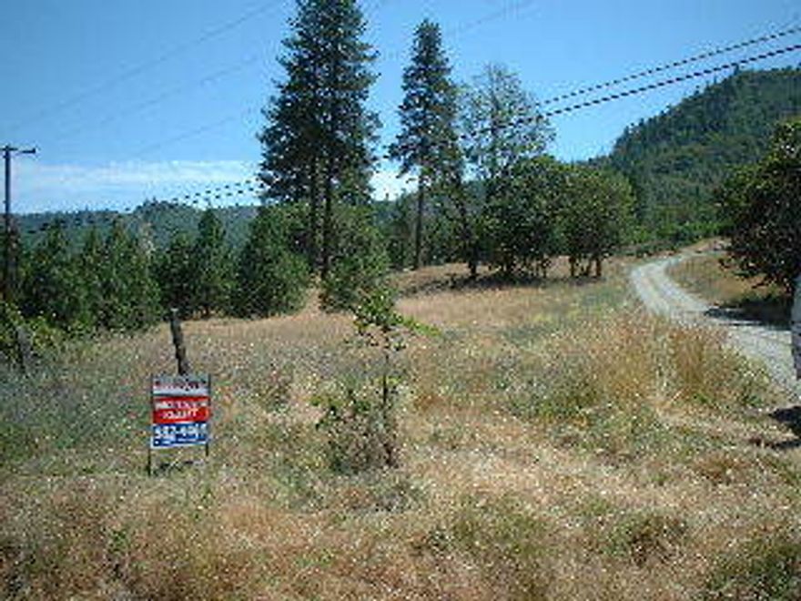 Homesite approved/ excellent view! 8 GPM well per owner, sand filter septic installed, electric & phone underground. Homesite ready to build or place manufactured home. Great area & close to city of Rogue River.
