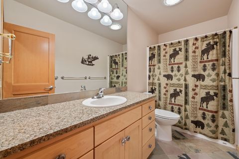 Tiny photo for 58008 Bunker Lane #24, Sunriver, OR 97707 (MLS # 220212637)