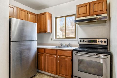 Tiny photo for 731 Rose Street, Klamath Falls, OR 97601 (MLS # 220214332)