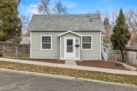 Tiny photo for 731 Rose Street, Klamath Falls, OR 97601 (MLS # 220214332)