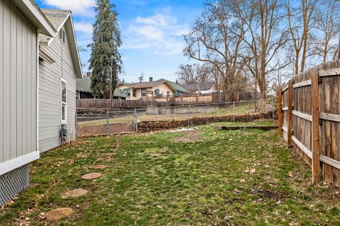 Tiny photo for 731 Rose Street, Klamath Falls, OR 97601 (MLS # 220214332)