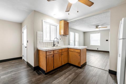 Tiny photo for 731 Rose Street, Klamath Falls, OR 97601 (MLS # 220214332)