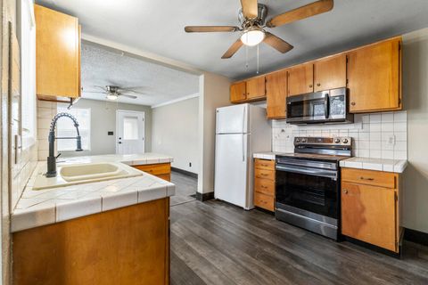 Tiny photo for 731 Rose Street, Klamath Falls, OR 97601 (MLS # 220214332)