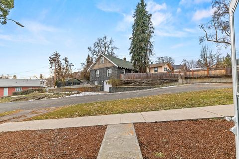 Tiny photo for 731 Rose Street, Klamath Falls, OR 97601 (MLS # 220214332)