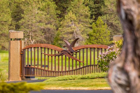 Tiny photo for 1123 Red Willow Drive, Klamath Falls, OR 97601 (MLS # 220220245)