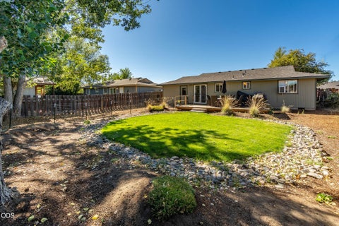 Tiny photo for 3217 SW Quartz Avenue, Redmond, OR 97756 (MLS # 220226961)
