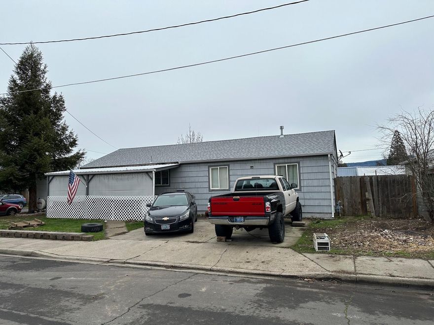 Affordable 3 bedroom, 2 bath single story. Home has some recent updates and plus allows for some of your finishing touches. 9 ft x 9 ft bonus room connected to master bedroom. Corner location which increases on street parking potential plus North side yard access from West 12th Street. Well established neighborhood with Washington Elementary School a short distance to the South on S. Peach Street. Owners are ready to move!