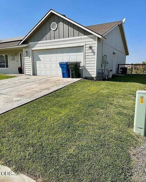 Tiny photo for 351 Lincoln Avenue, Umatilla, OR 97882 (MLS # 220227490)