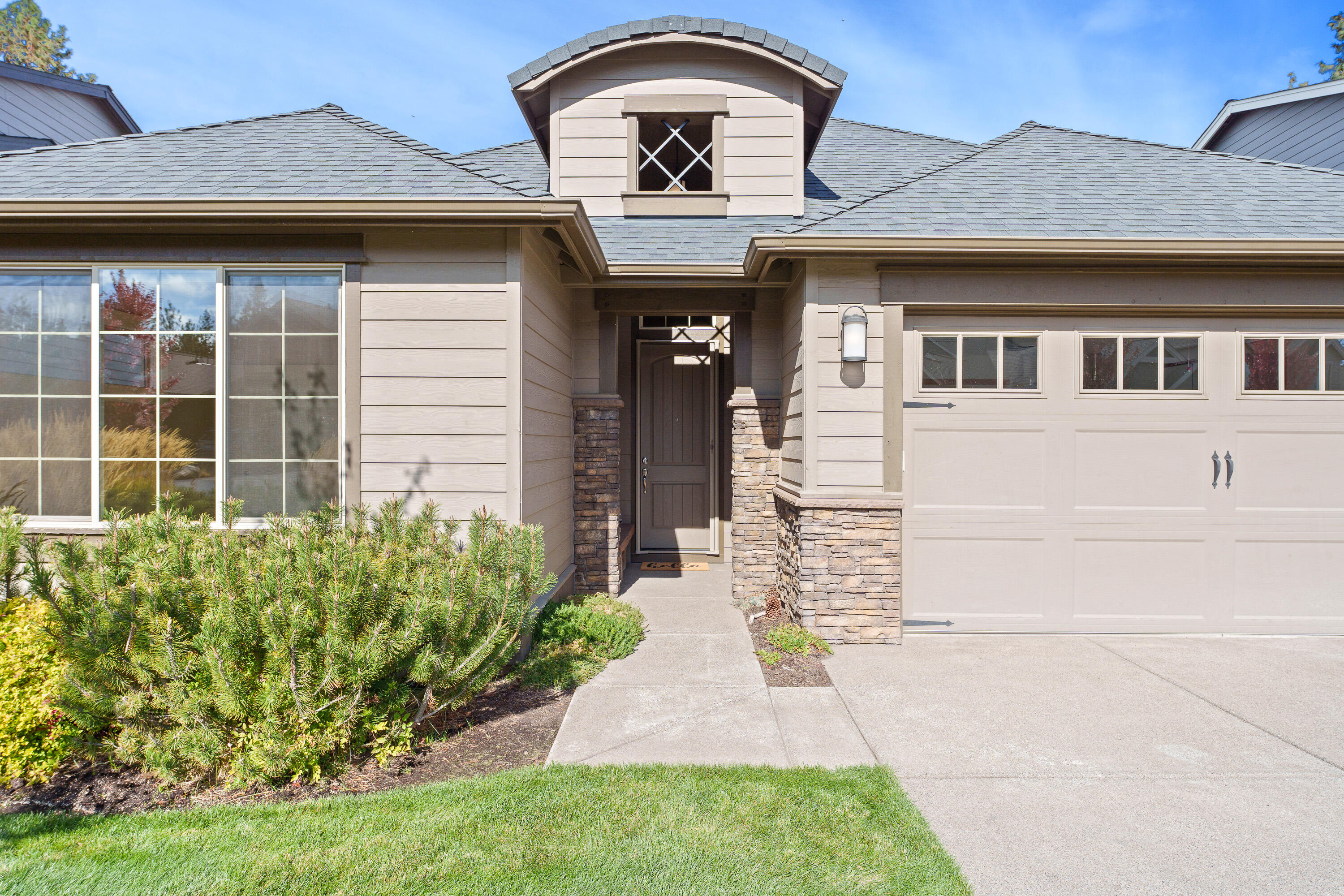 60494 Hedgewood Lane