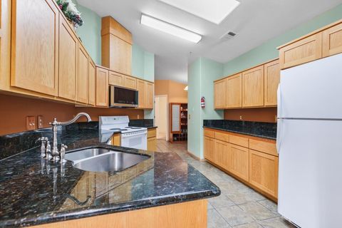 Tiny photo for 705 Mountain Avenue, Central Point, OR 97502 (MLS # 220211639)