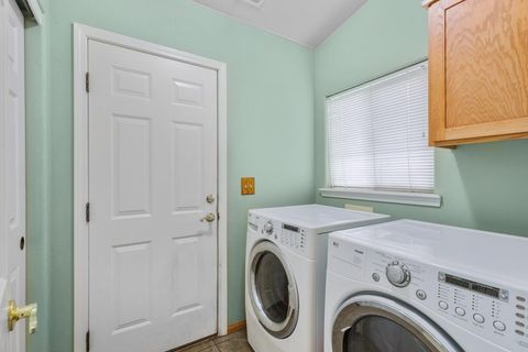 Tiny photo for 705 Mountain Avenue, Central Point, OR 97502 (MLS # 220211639)