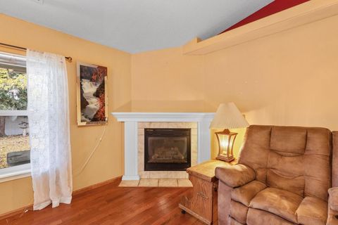 Tiny photo for 705 Mountain Avenue, Central Point, OR 97502 (MLS # 220211639)