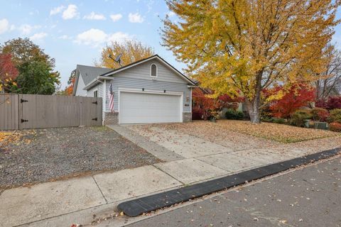 Tiny photo for 705 Mountain Avenue, Central Point, OR 97502 (MLS # 220211639)