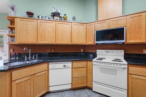 Tiny photo for 705 Mountain Avenue, Central Point, OR 97502 (MLS # 220211639)