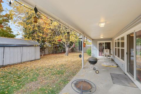 Tiny photo for 705 Mountain Avenue, Central Point, OR 97502 (MLS # 220211639)