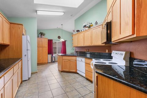 Tiny photo for 705 Mountain Avenue, Central Point, OR 97502 (MLS # 220211639)