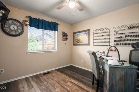 Tiny photo for 841 NW Negus Place, Redmond, OR 97756 (MLS # 220222922)