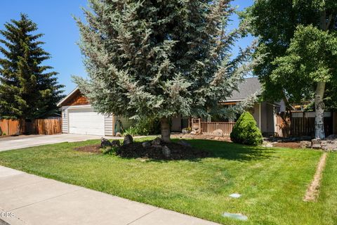Tiny photo for 841 NW Negus Place, Redmond, OR 97756 (MLS # 220222922)