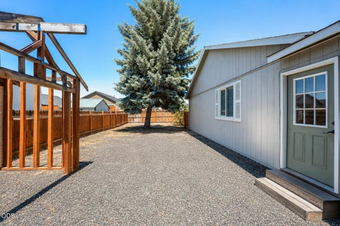 Tiny photo for 841 NW Negus Place, Redmond, OR 97756 (MLS # 220222922)