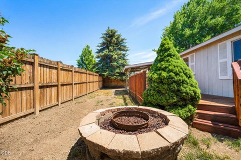 Tiny photo for 841 NW Negus Place, Redmond, OR 97756 (MLS # 220222922)