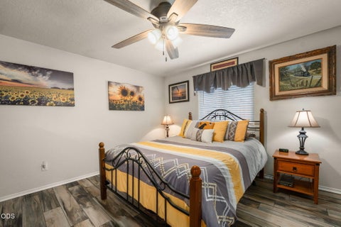 Tiny photo for 841 NW Negus Place, Redmond, OR 97756 (MLS # 220222922)