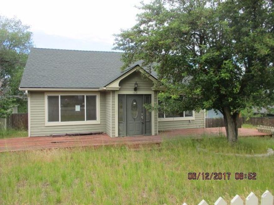 Dont miss your chance! This is a great deal for this cute little cottage on .27 acres in the suburbs! The home has already had some updates and now just needs some finishing touches.