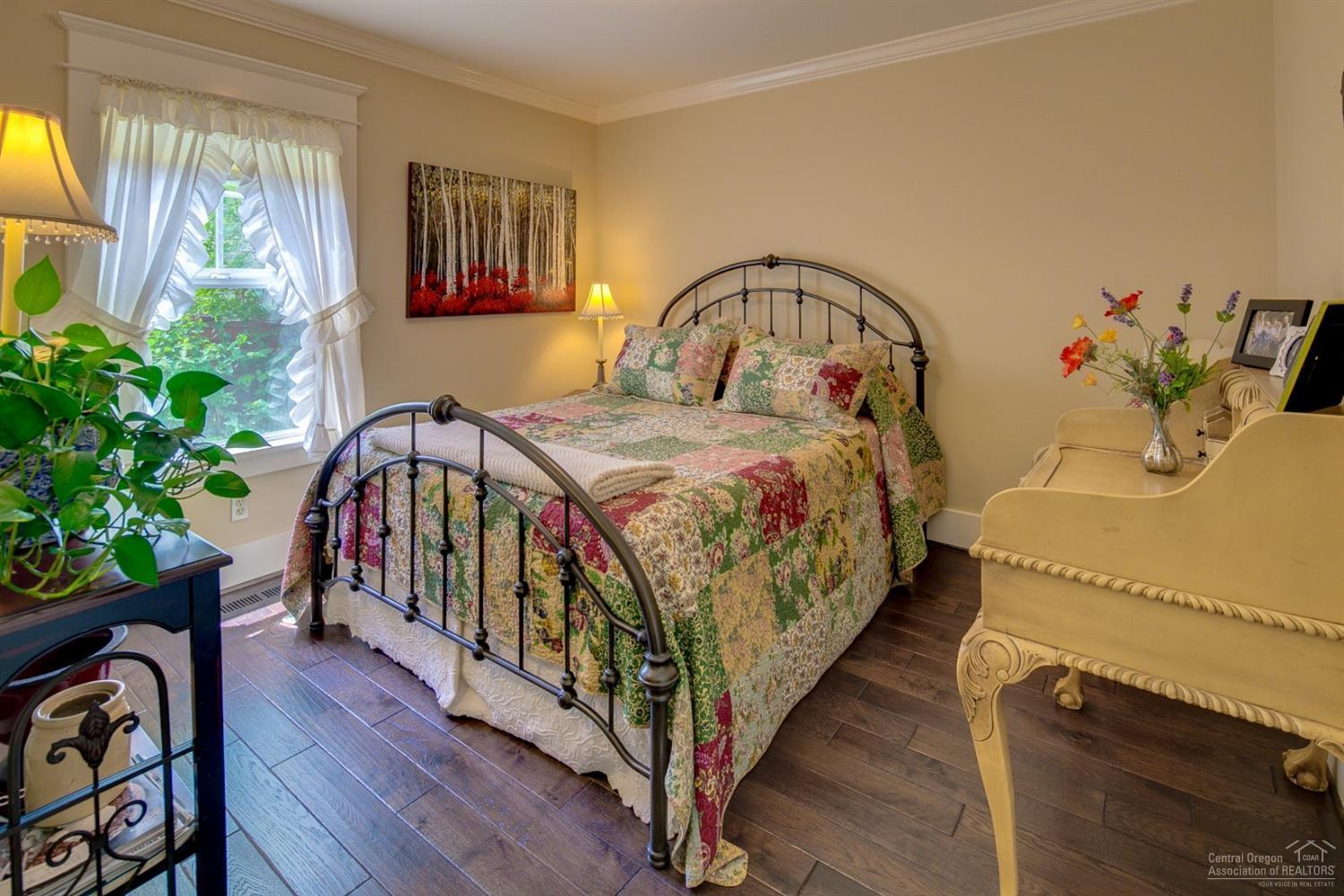 1st Addition Bend Pk - Residential