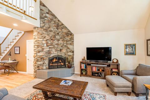 Tiny photo for 57022 Peppermill Circle #21-D, Sunriver, OR 97707 (MLS # 220220169)