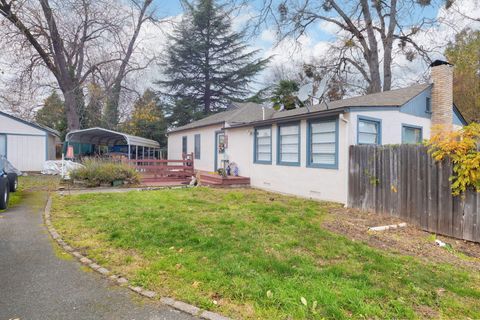 Photo of 1213 E Park Street, Grants Pass, OR 97527 (MLS # 220211480)