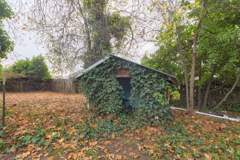 Tiny photo for 1213 E Park Street, Grants Pass, OR 97527 (MLS # 220211480)