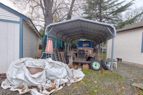 Tiny photo for 1213 E Park Street, Grants Pass, OR 97527 (MLS # 220211480)