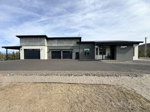 Photo of 6182 SE Davis Loop, Prineville, OR 97754 (MLS # 220217053)