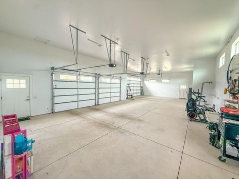 Tiny photo for 6182 SE Davis Loop, Prineville, OR 97754 (MLS # 220217053)