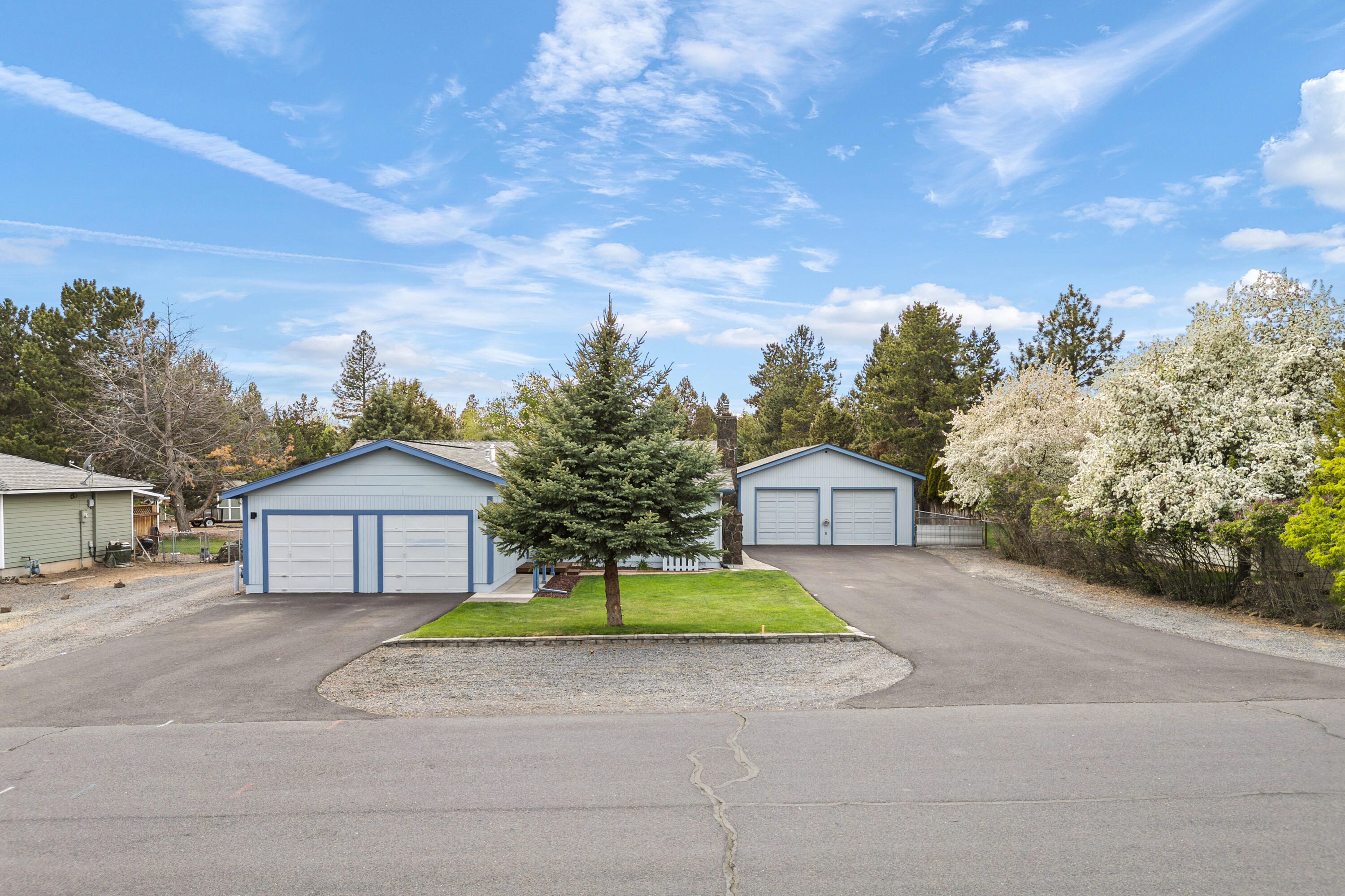 61556 Twin Lakes Loop