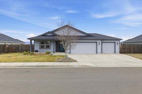 Photo of 8440 Cayden Street, White City, OR 97503 (MLS # 220214377)