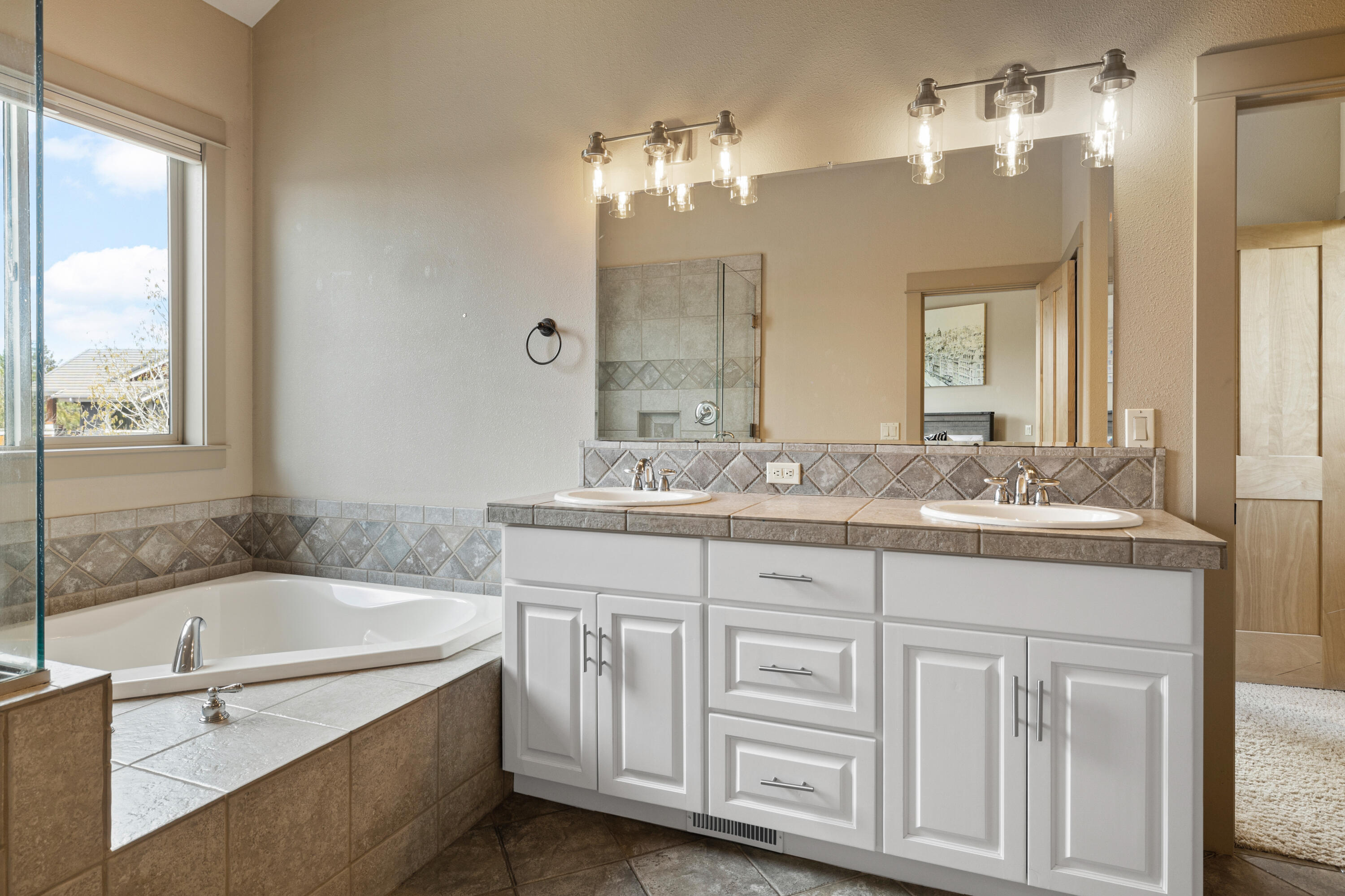 Skyliner Summit - Residential