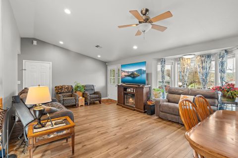 Tiny photo for 380 Sunnyside Drive, Winston, OR 97496 (MLS # 220212122)